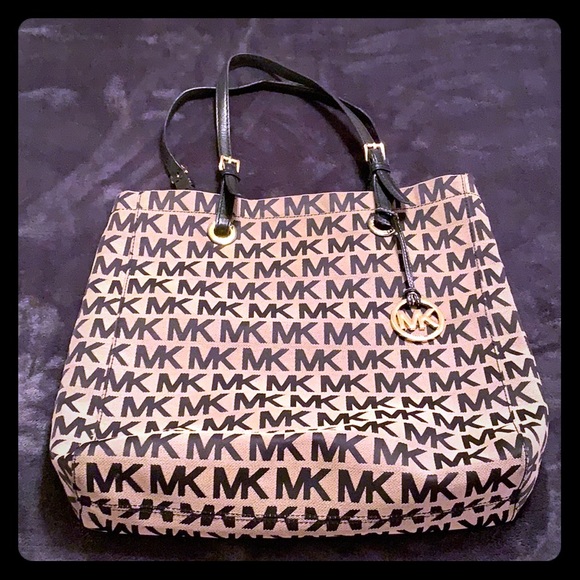 Michael Kors Handbags - MICHAEL KORS TOTE BAG